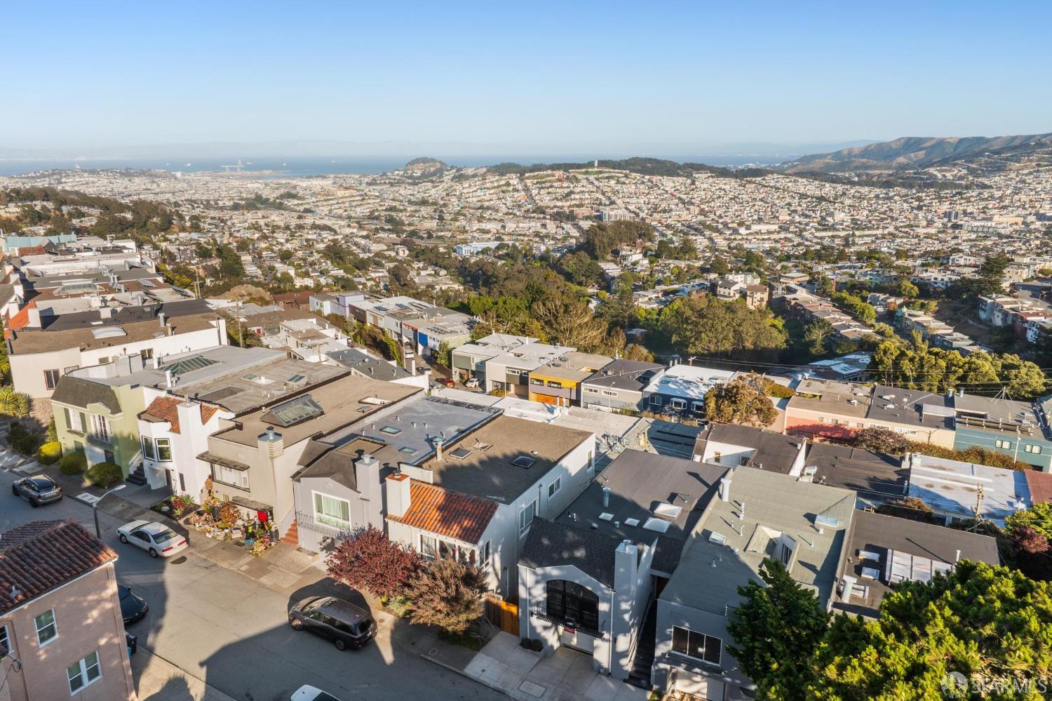 Detail Gallery Image 4 of 78 For 33 Rio Ct, San Francisco,  CA 94127 - 4 Beds | 4/1 Baths