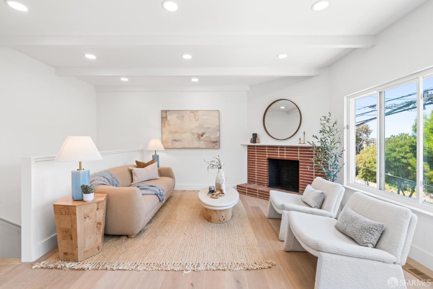 Detail Gallery Image 6 of 59 For 232 Holladay Ave, San Francisco,  CA 94110 - 3 Beds | 2 Baths