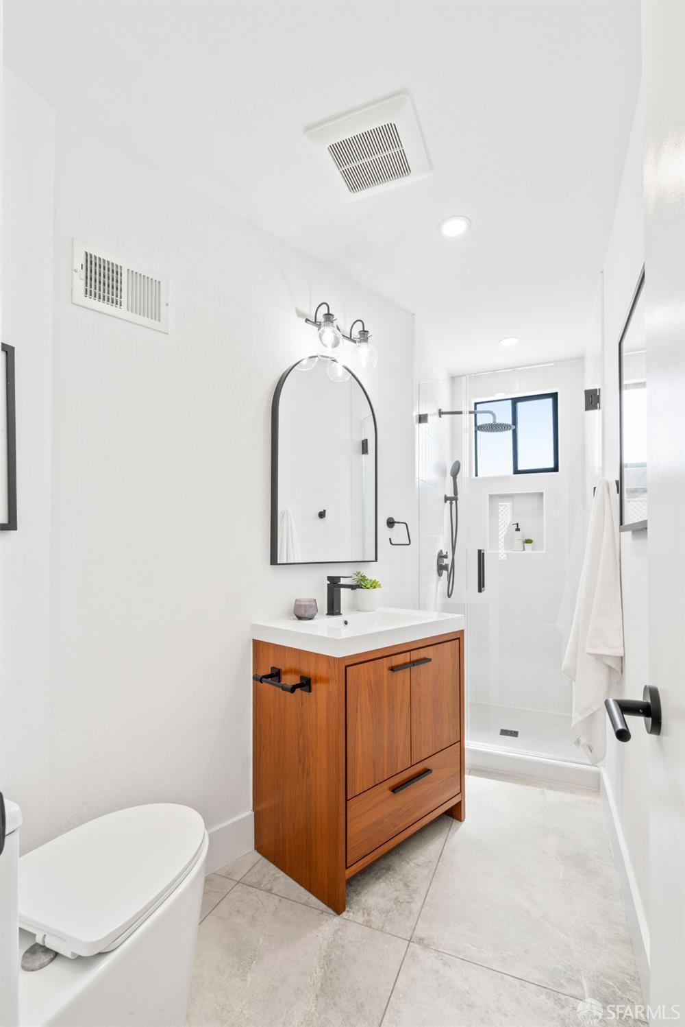 Detail Gallery Image 22 of 59 For 232 Holladay Ave, San Francisco,  CA 94110 - 3 Beds | 2 Baths