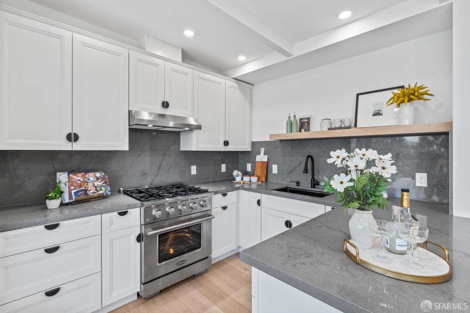 Detail Gallery Image 14 of 59 For 232 Holladay Ave, San Francisco,  CA 94110 - 3 Beds | 2 Baths