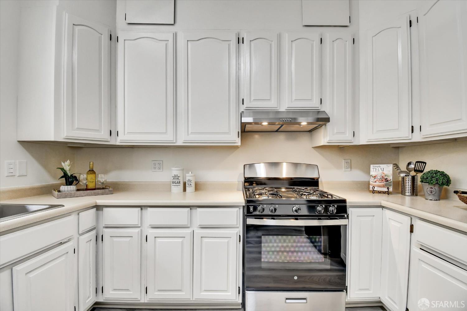 Photo #3: 425052199 Listing 
