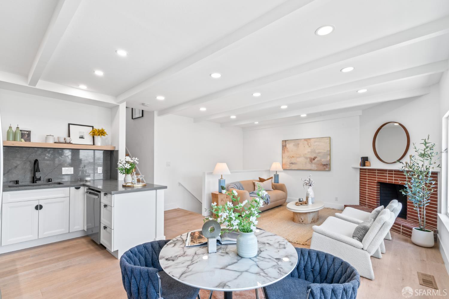 Detail Gallery Image 4 of 59 For 232 Holladay Ave, San Francisco,  CA 94110 - 3 Beds | 2 Baths