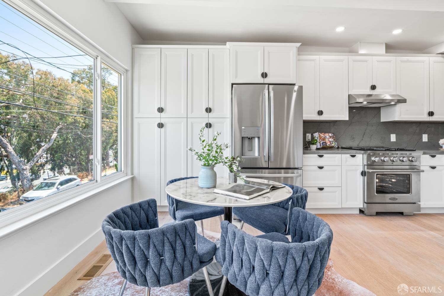 Detail Gallery Image 9 of 59 For 232 Holladay Ave, San Francisco,  CA 94110 - 3 Beds | 2 Baths