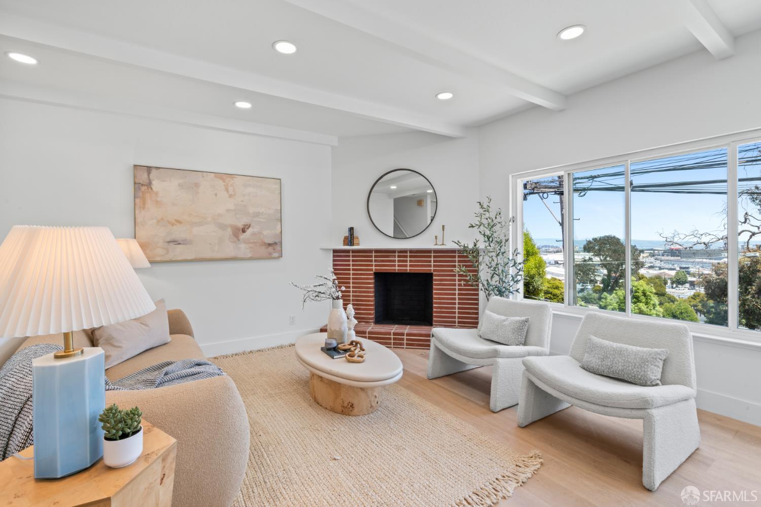 Detail Gallery Image 5 of 59 For 232 Holladay Ave, San Francisco,  CA 94110 - 3 Beds | 2 Baths