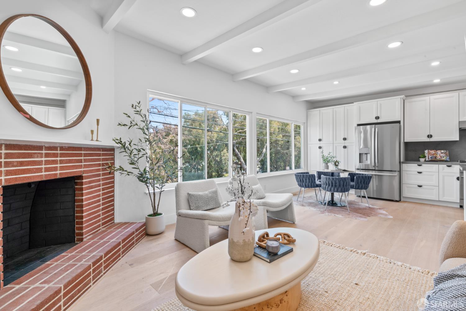 Detail Gallery Image 11 of 59 For 232 Holladay Ave, San Francisco,  CA 94110 - 3 Beds | 2 Baths