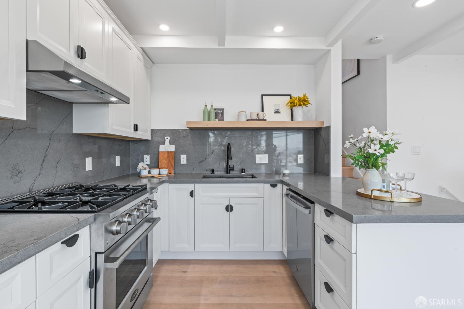 Detail Gallery Image 13 of 59 For 232 Holladay Ave, San Francisco,  CA 94110 - 3 Beds | 2 Baths