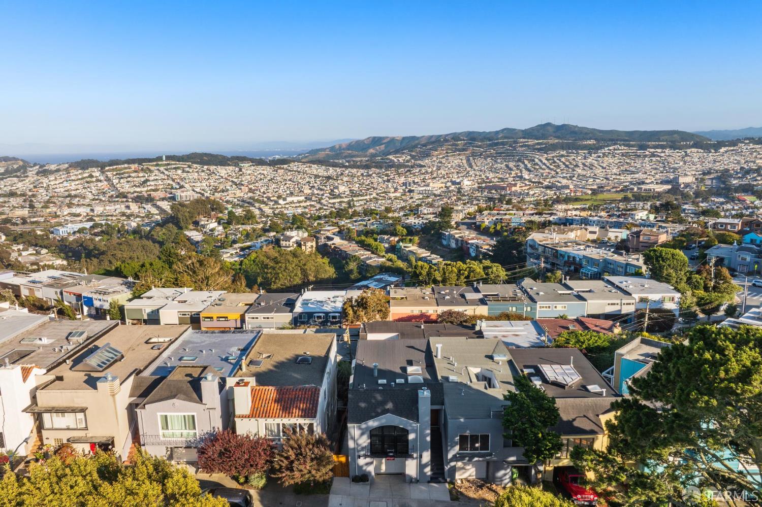 Detail Gallery Image 3 of 78 For 33 Rio Ct, San Francisco,  CA 94127 - 4 Beds | 4/1 Baths