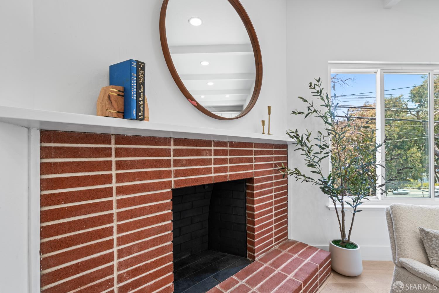 Detail Gallery Image 12 of 59 For 232 Holladay Ave, San Francisco,  CA 94110 - 3 Beds | 2 Baths