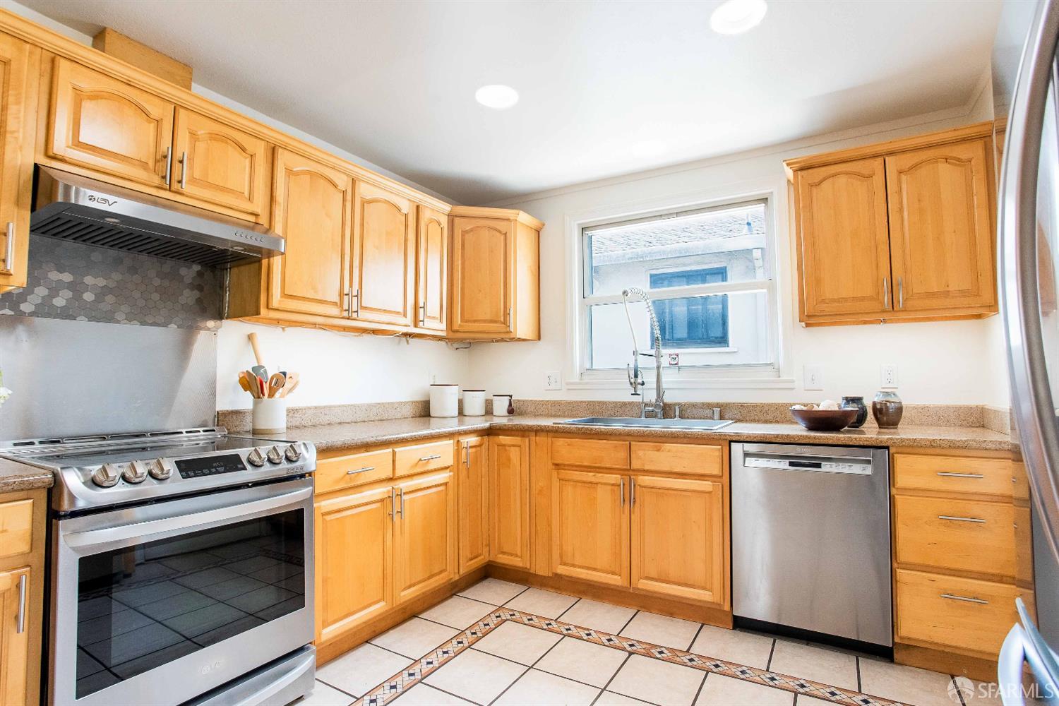 Detail Gallery Image 18 of 30 For 724 4th Ave, San Bruno,  CA 94066 - 2 Beds | 1 Baths