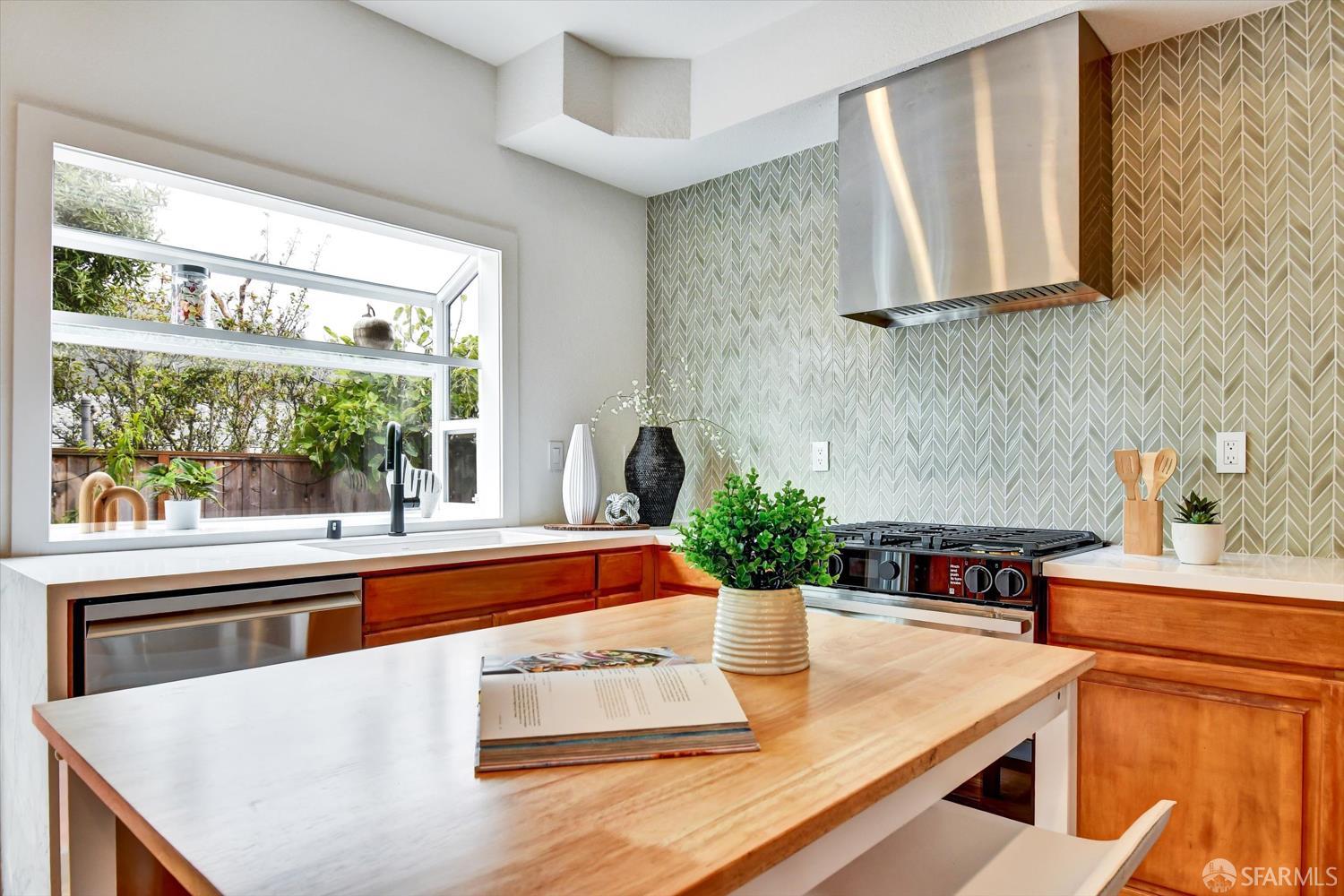 Detail Gallery Image 23 of 72 For 207 Marvilla Cir, Pacifica,  CA 94044 - 4 Beds | 3 Baths