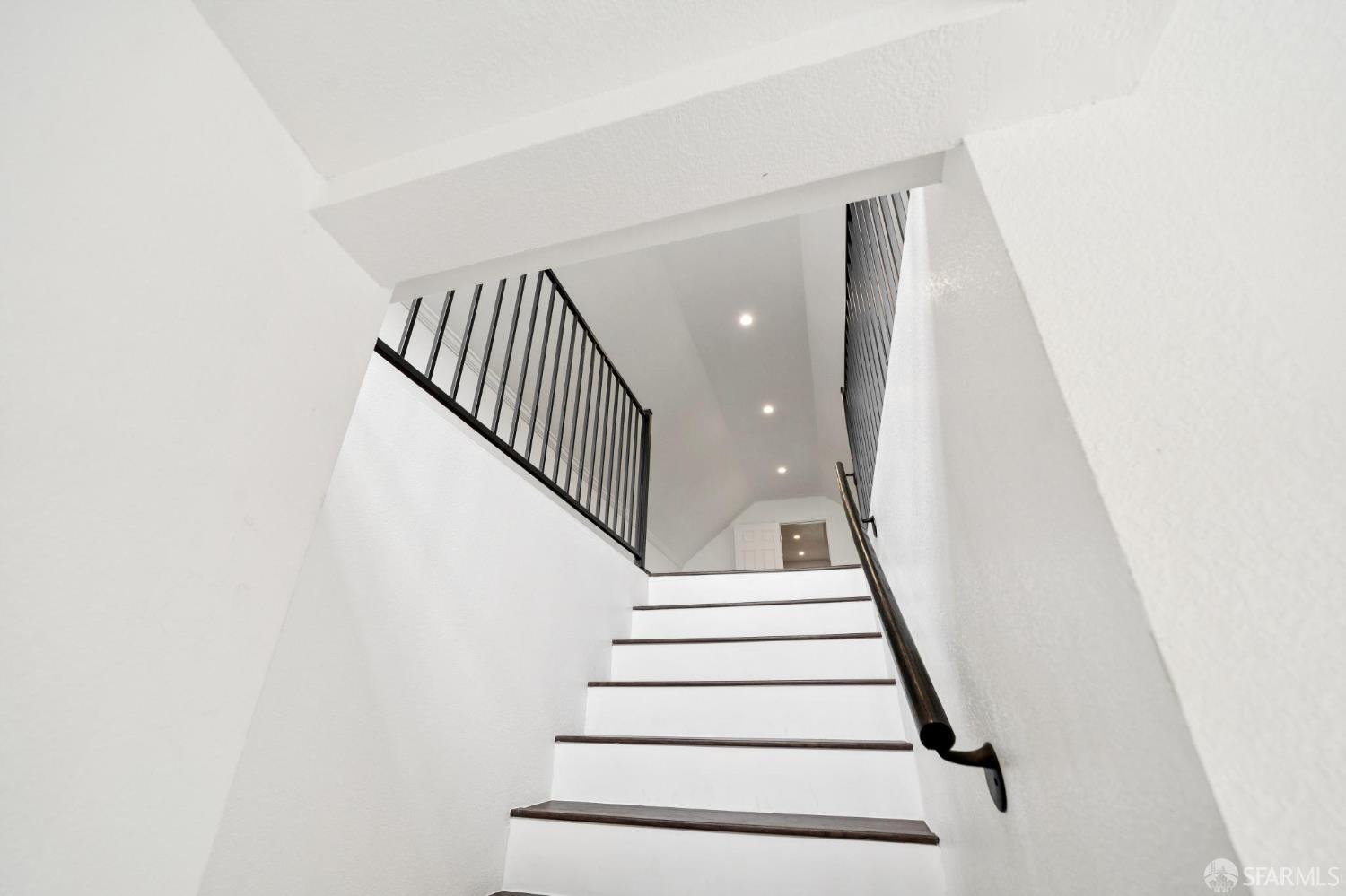 Detail Gallery Image 16 of 56 For 63 Jersey St, San Francisco,  CA 94114 - – Beds | – Baths