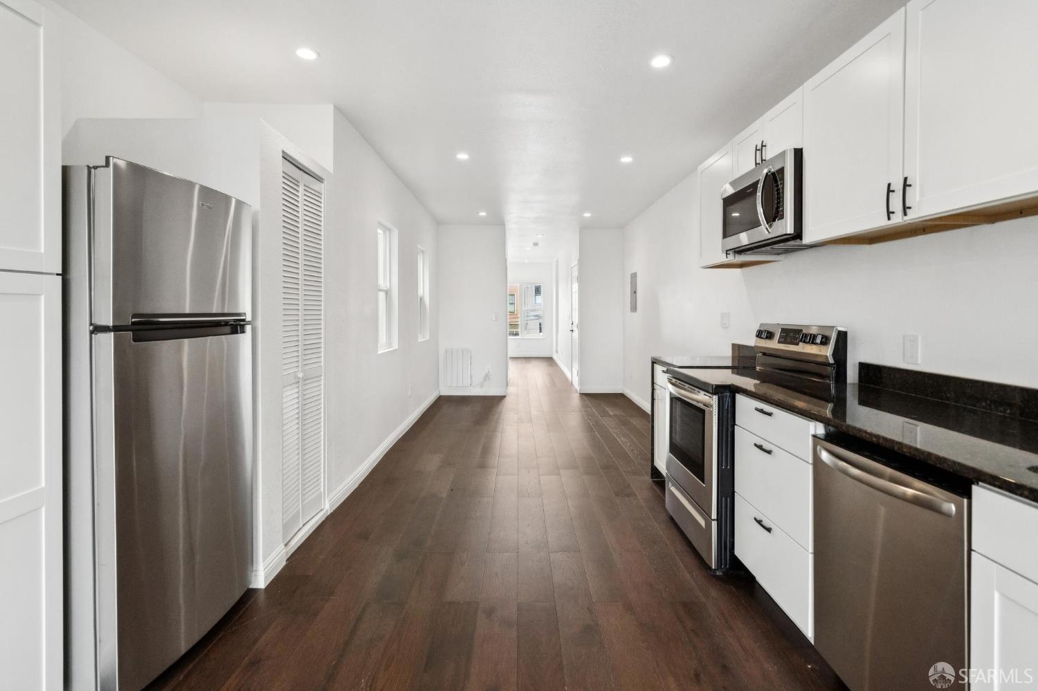 Detail Gallery Image 9 of 56 For 63 Jersey St, San Francisco,  CA 94114 - – Beds | – Baths