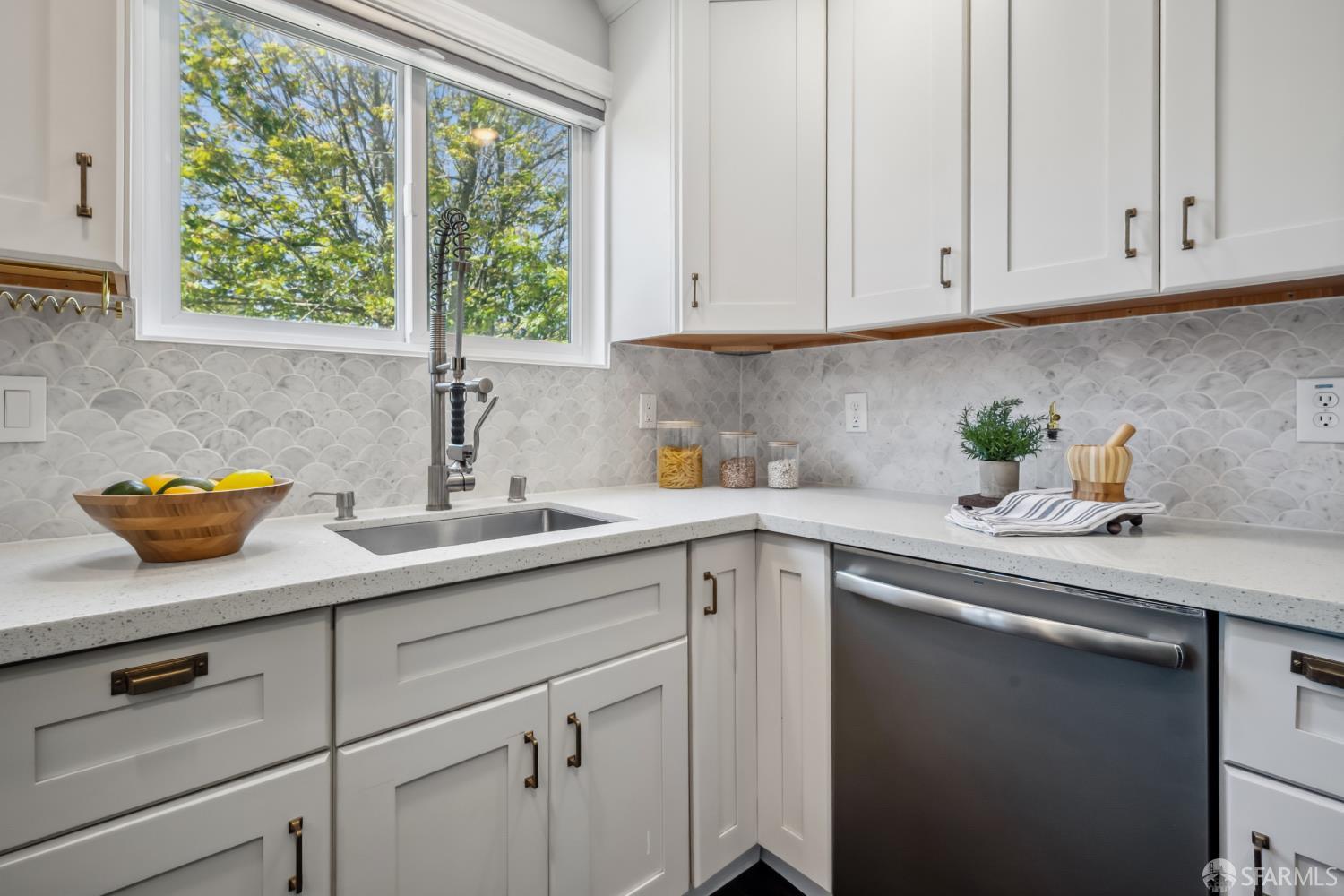 Detail Gallery Image 14 of 45 For 400 Firecrest Ave, Pacifica,  CA 94044 - 4 Beds | 2/1 Baths