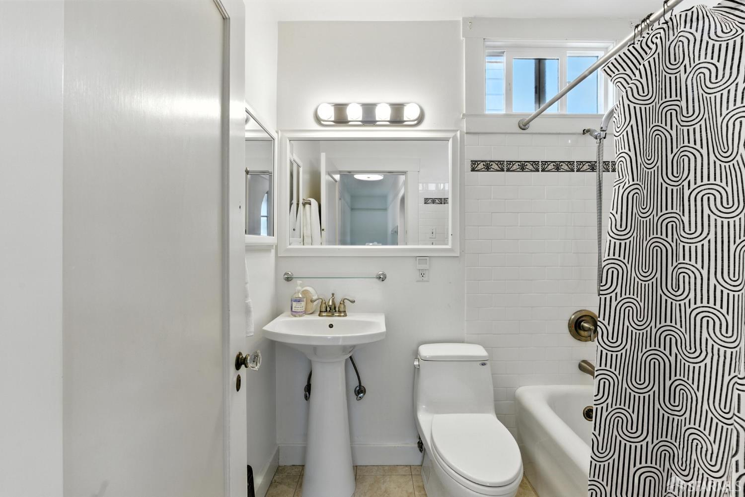 Detail Gallery Image 9 of 35 For 420 Woolsey St, San Francisco,  CA 94134 - 1 Beds | 1 Baths