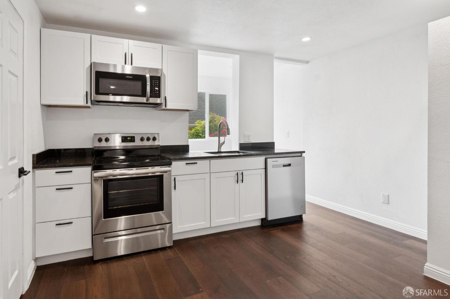 Detail Gallery Image 43 of 56 For 63 Jersey St, San Francisco,  CA 94114 - – Beds | – Baths