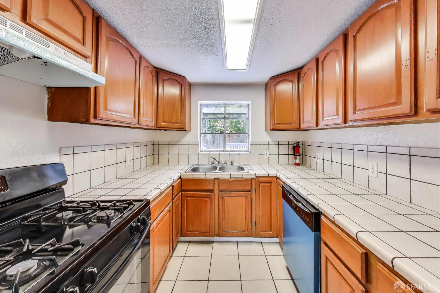 Detail Gallery Image 8 of 21 For 2430 Bancroft Ln, San Pablo,  CA 94806 - 3 Beds | 2 Baths