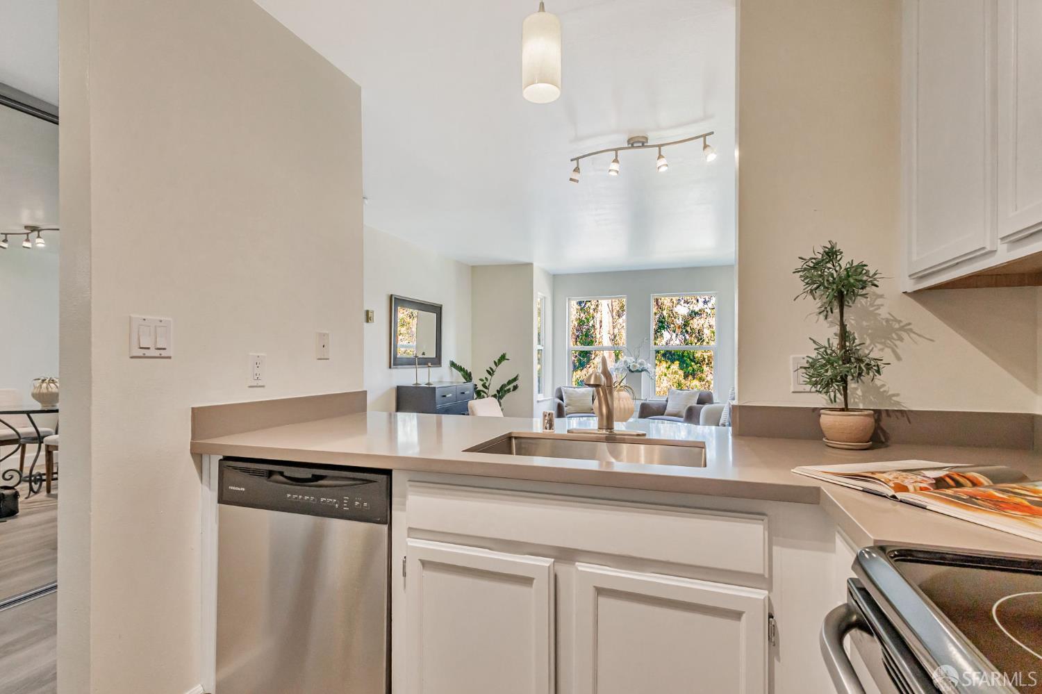 Detail Gallery Image 7 of 61 For 2225 23rd St #318,  San Francisco,  CA 94107 - 1 Beds | 1 Baths