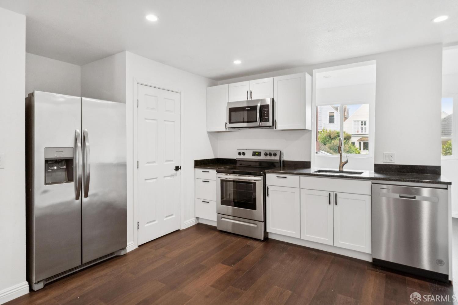 Detail Gallery Image 34 of 56 For 63 Jersey St, San Francisco,  CA 94114 - – Beds | – Baths