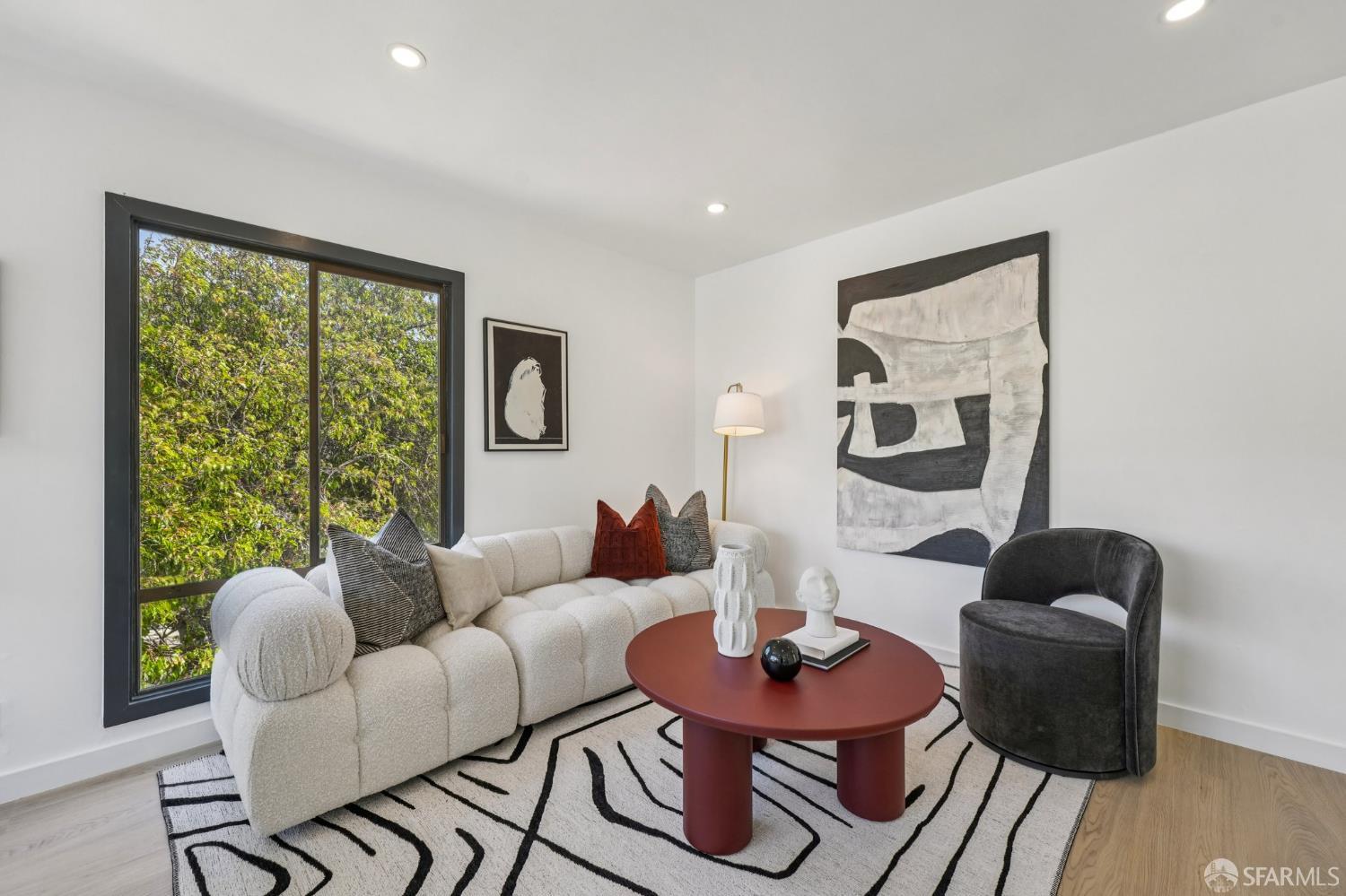 Photo #3: 425052492 Listing 
