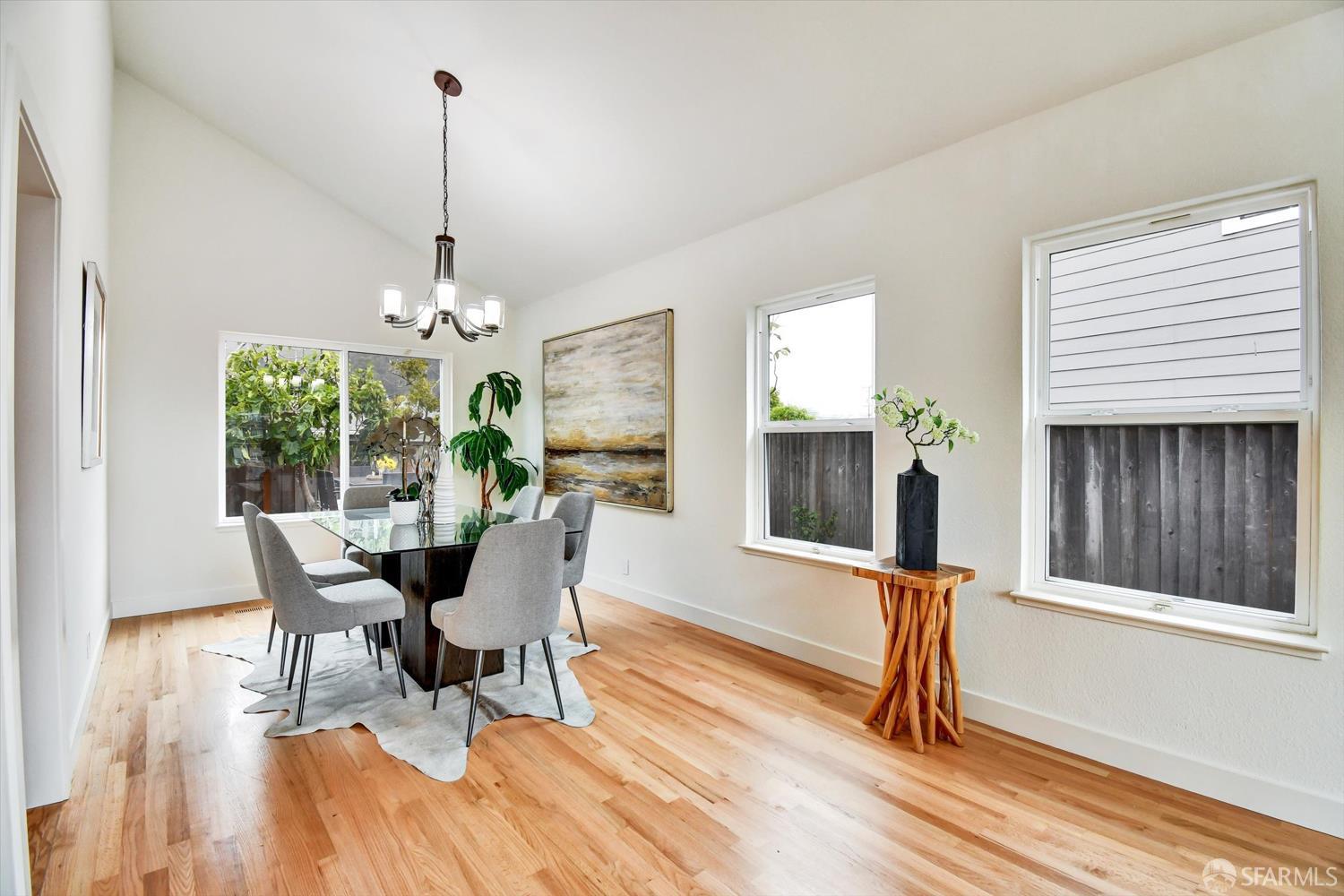 Detail Gallery Image 13 of 72 For 207 Marvilla Cir, Pacifica,  CA 94044 - 4 Beds | 3 Baths
