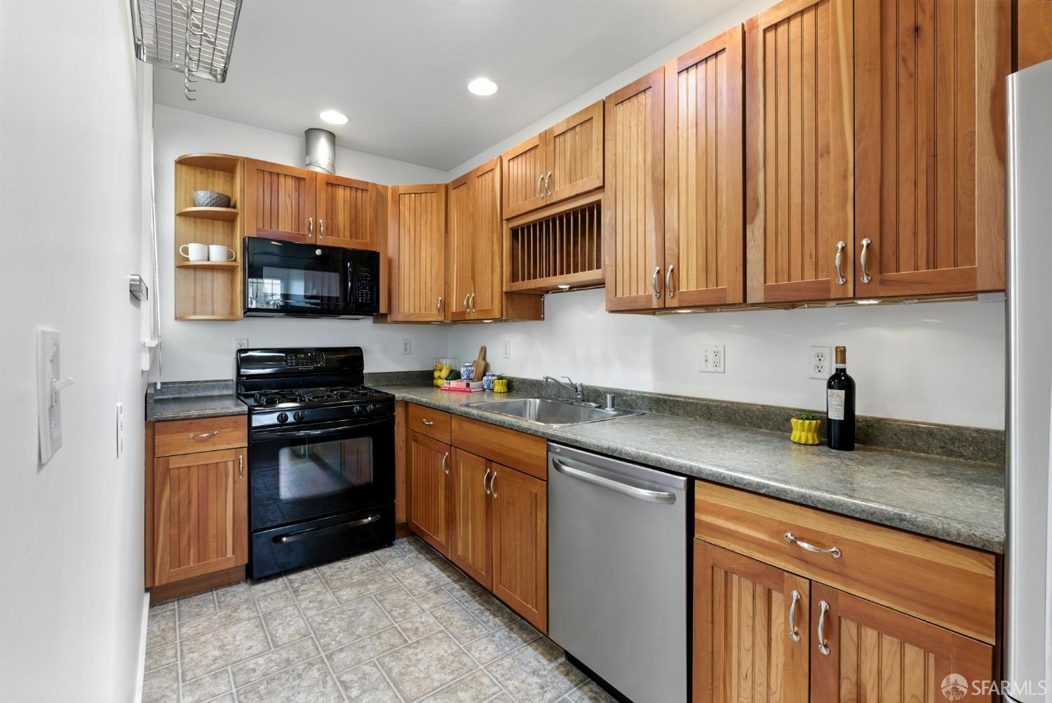 Detail Gallery Image 13 of 35 For 420 Woolsey St, San Francisco,  CA 94134 - 1 Beds | 1 Baths