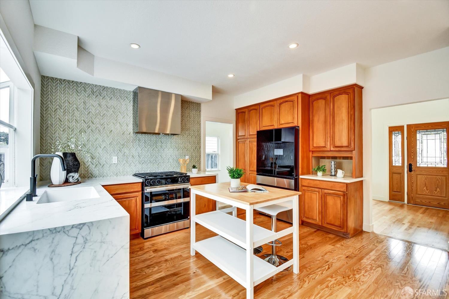 Detail Gallery Image 20 of 72 For 207 Marvilla Cir, Pacifica,  CA 94044 - 4 Beds | 3 Baths
