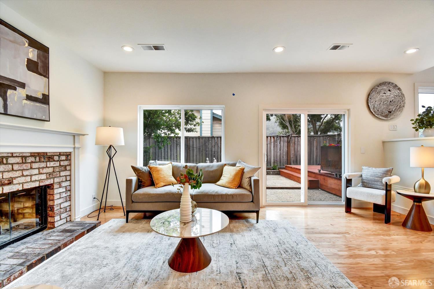 Detail Gallery Image 27 of 72 For 207 Marvilla Cir, Pacifica,  CA 94044 - 4 Beds | 3 Baths