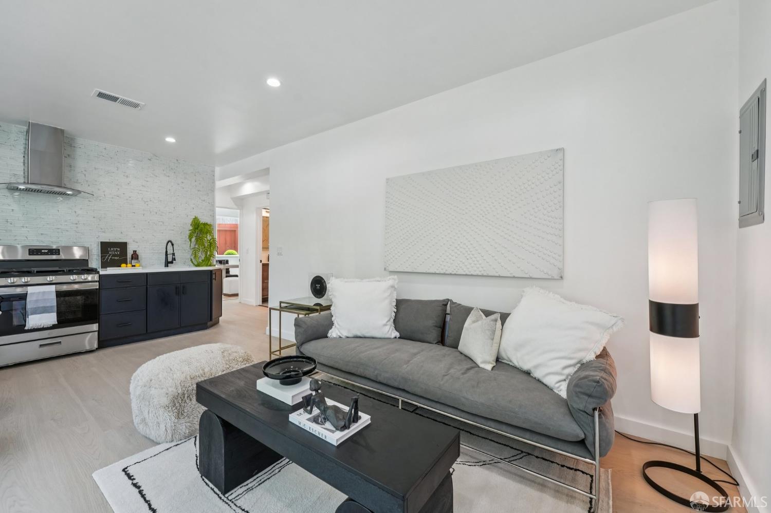 Photo #3: 425052450 Listing 
