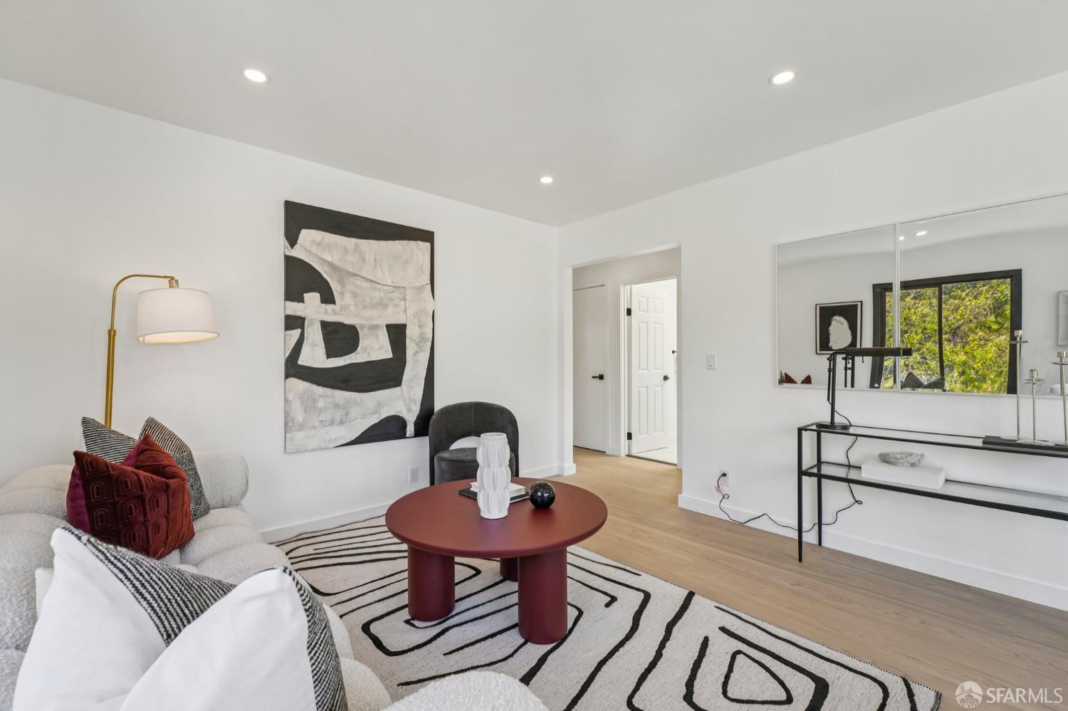 Photo #4: 425052492 Listing 