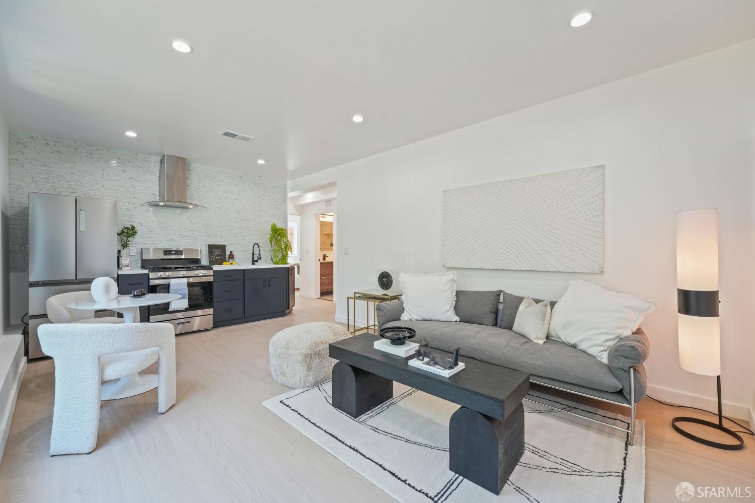 Photo #2: 425052450 Listing 