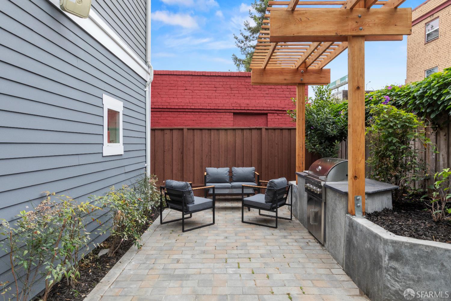 Detail Gallery Image 4 of 41 For 528 32nd St, Oakland,  CA 94609 - – Beds | – Baths