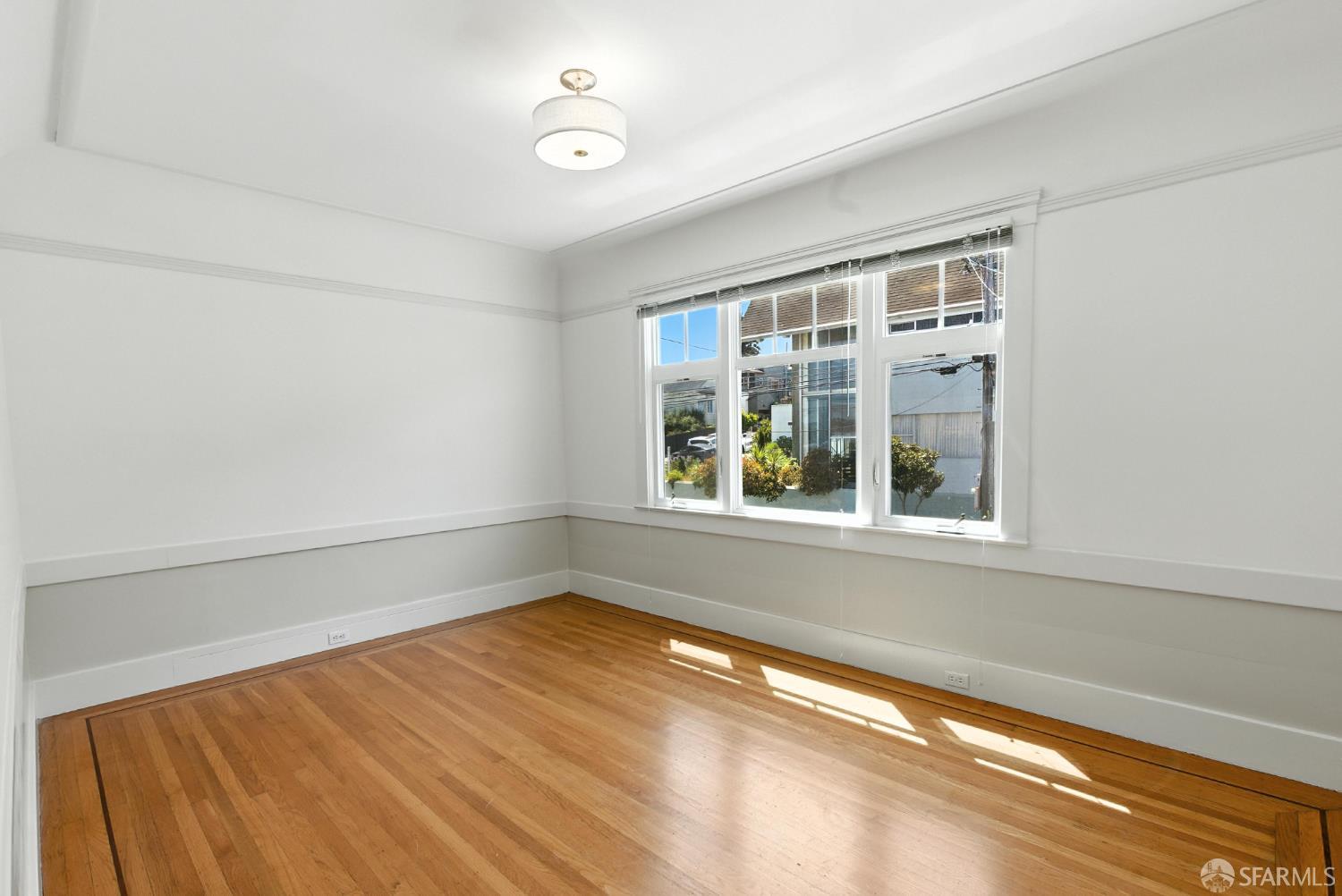 Detail Gallery Image 3 of 35 For 420 Woolsey St, San Francisco,  CA 94134 - 1 Beds | 1 Baths