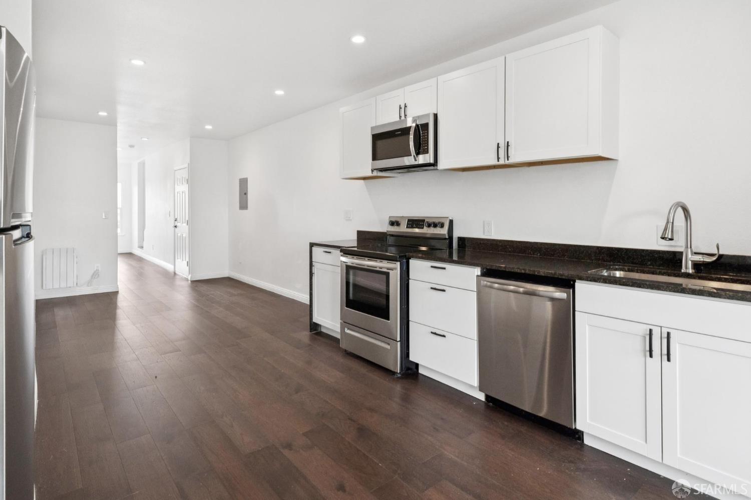 Detail Gallery Image 10 of 56 For 63 Jersey St, San Francisco,  CA 94114 - – Beds | – Baths