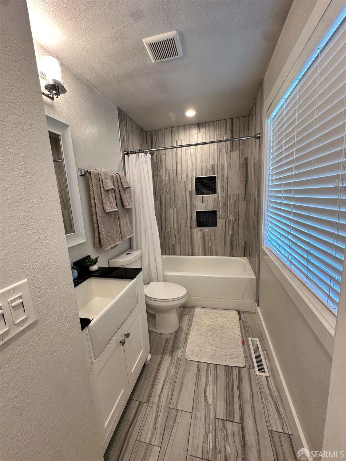 Detail Gallery Image 23 of 25 For 139 Hall Ln, Walnut Creek,  CA 94597 - 2 Beds | 3/1 Baths