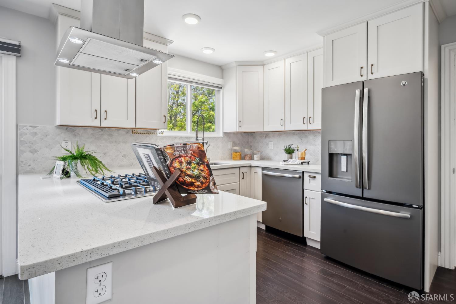 Detail Gallery Image 12 of 45 For 400 Firecrest Ave, Pacifica,  CA 94044 - 4 Beds | 2/1 Baths