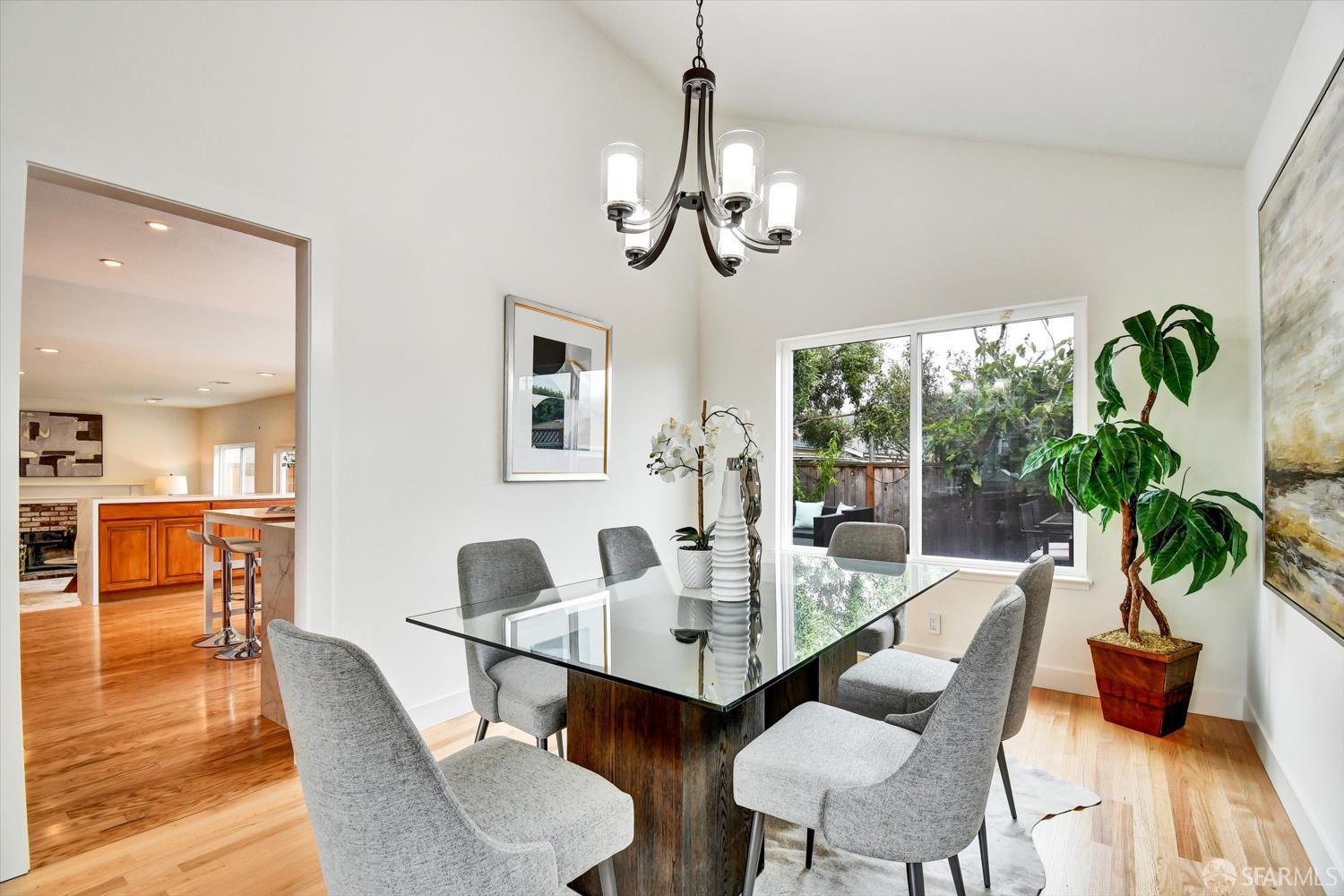 Detail Gallery Image 16 of 72 For 207 Marvilla Cir, Pacifica,  CA 94044 - 4 Beds | 3 Baths