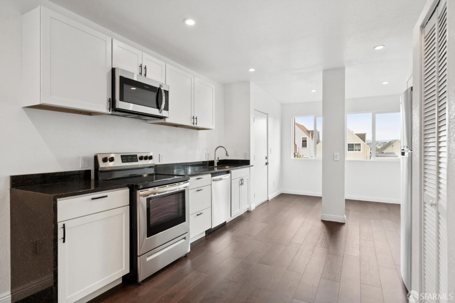 Detail Gallery Image 8 of 56 For 63 Jersey St, San Francisco,  CA 94114 - – Beds | – Baths