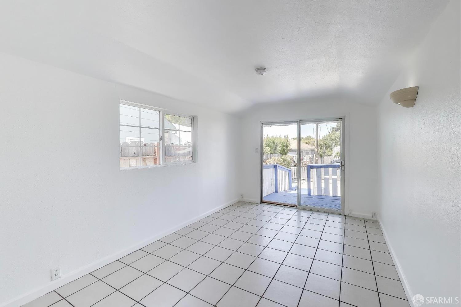 Detail Gallery Image 6 of 21 For 2430 Bancroft Ln, San Pablo,  CA 94806 - 3 Beds | 2 Baths