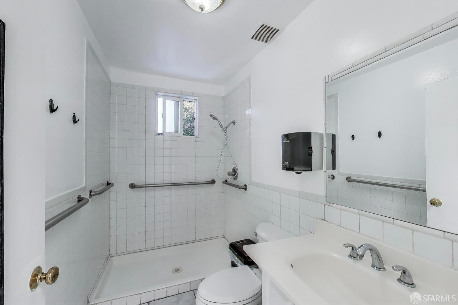 Detail Gallery Image 14 of 21 For 2430 Bancroft Ln, San Pablo,  CA 94806 - 3 Beds | 2 Baths