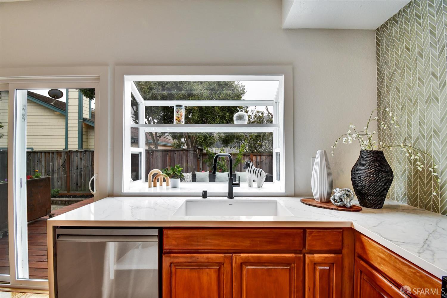 Detail Gallery Image 21 of 72 For 207 Marvilla Cir, Pacifica,  CA 94044 - 4 Beds | 3 Baths