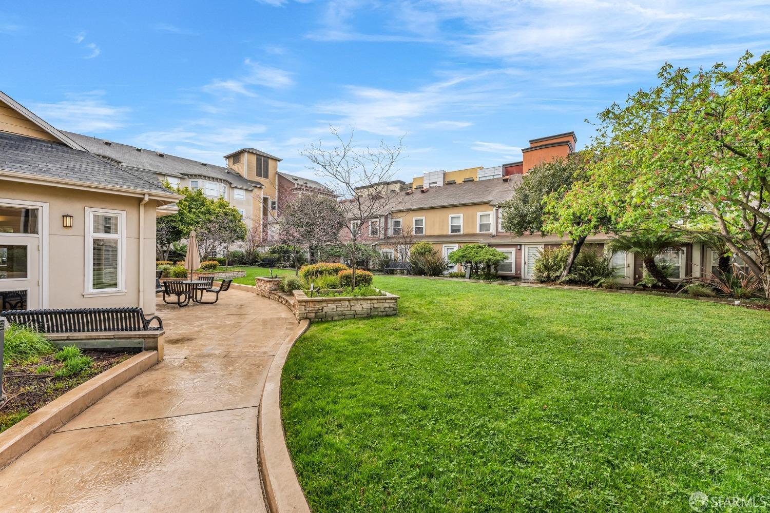 Detail Gallery Image 32 of 44 For 555 10th St #102,  Oakland,  CA 94607 - 2 Beds | 2 Baths
