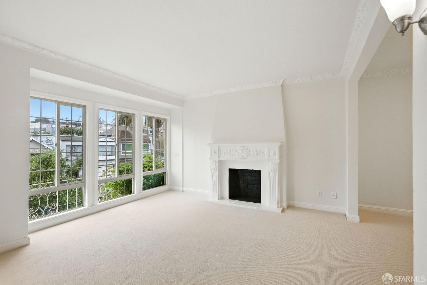 Detail Gallery Image 2 of 28 For 1720 Quesada Ave #1720,  San Francisco,  CA 94124 - 2 Beds | 1/1 Baths