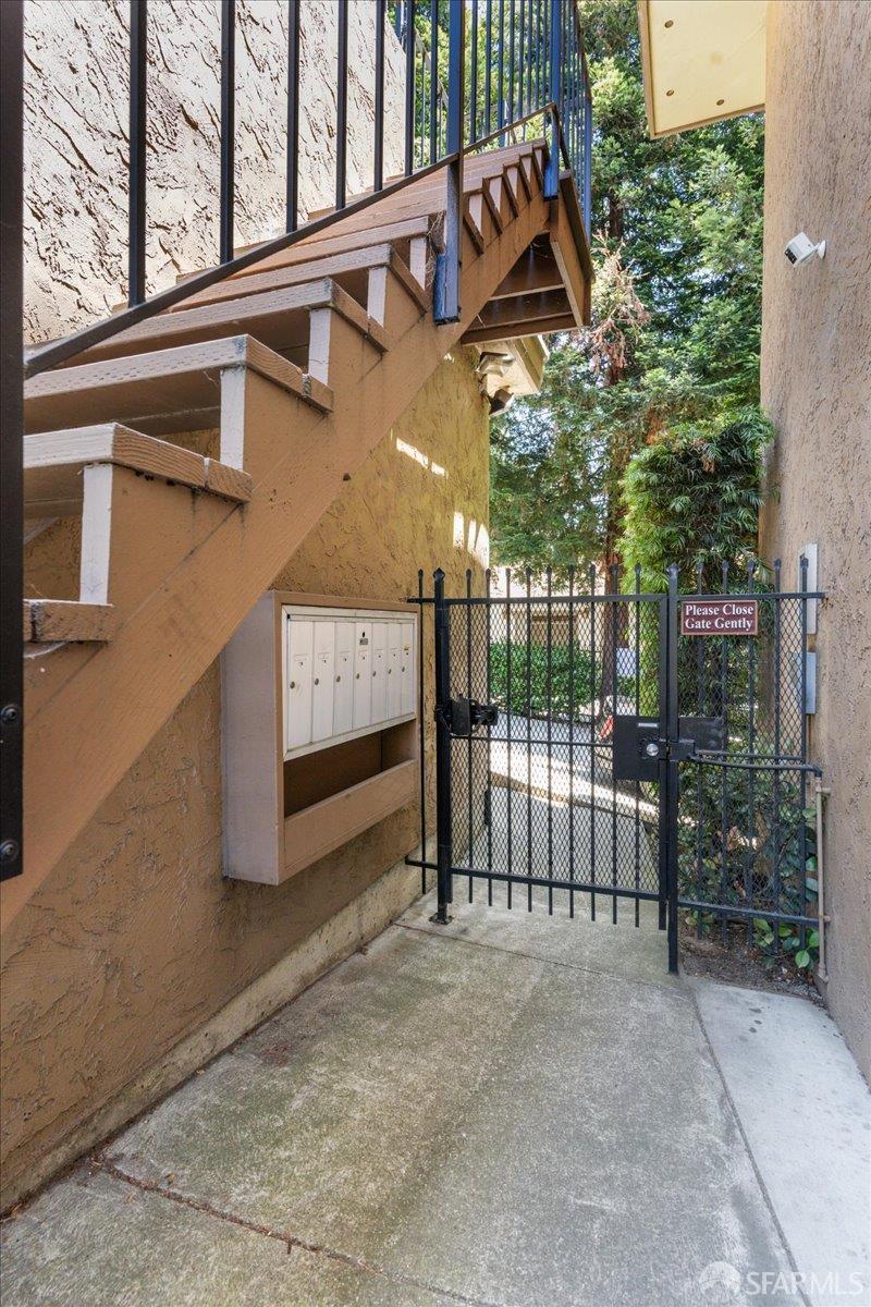 Detail Gallery Image 34 of 40 For 7620 Mountain Blvd #12,  Oakland,  CA 94605 - 2 Beds | 2 Baths