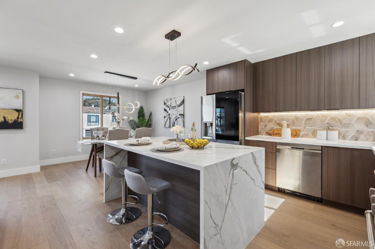 Detail Gallery Image 10 of 86 For 2055 42nd Ave, San Francisco,  CA 94116 - 3 Beds | 4 Baths