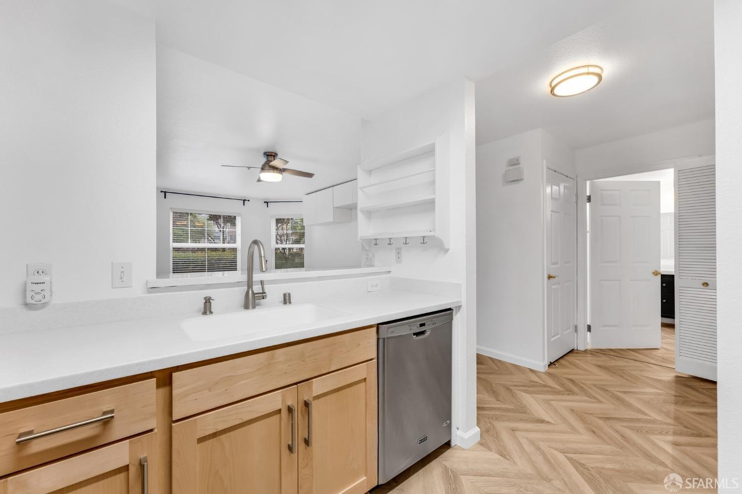 Detail Gallery Image 13 of 44 For 555 10th St #102,  Oakland,  CA 94607 - 2 Beds | 2 Baths