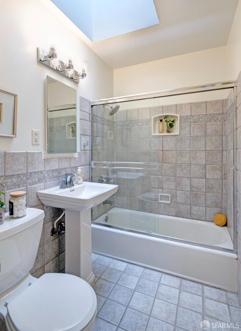 Detail Gallery Image 13 of 17 For 636 Edgemar Ave, Pacifica,  CA 94044 - 3 Beds | 1/1 Baths
