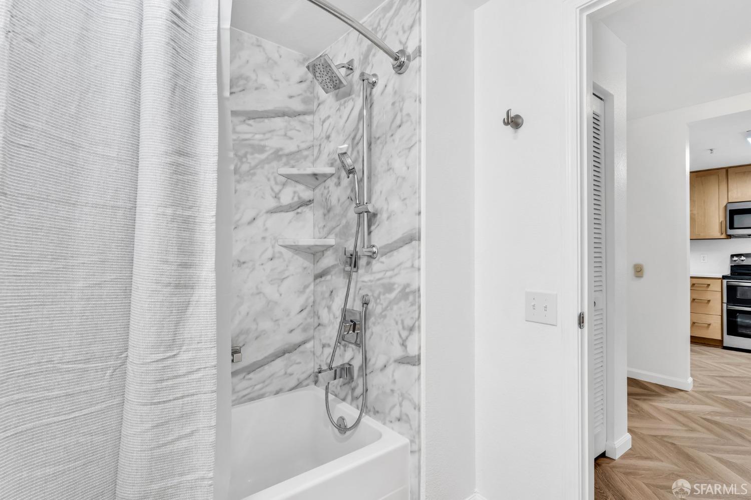 Detail Gallery Image 16 of 44 For 555 10th St #102,  Oakland,  CA 94607 - 2 Beds | 2 Baths