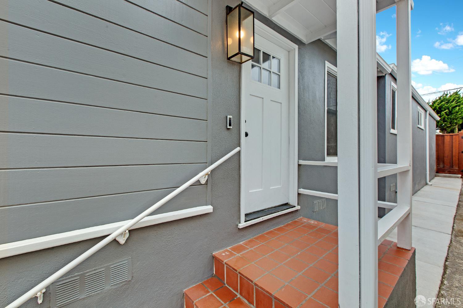 Detail Gallery Image 5 of 33 For 548 Skyline Dr, Daly City,  CA 94015 - 3 Beds | 2 Baths