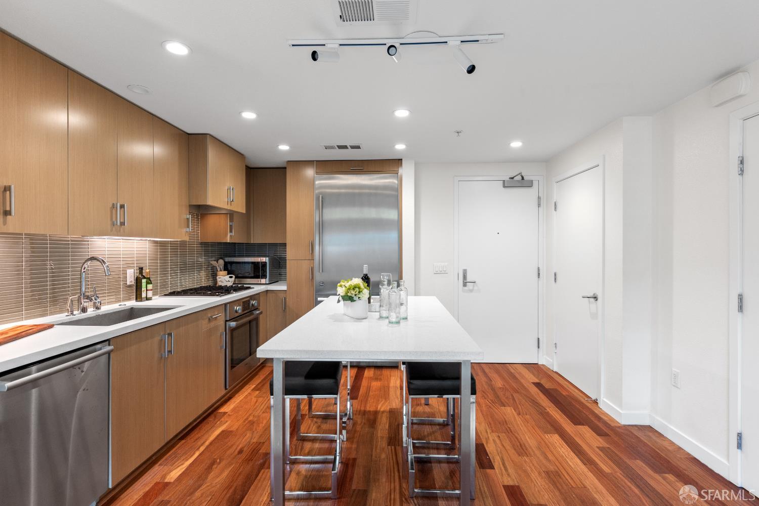 Photo #3: 425052643 Listing 