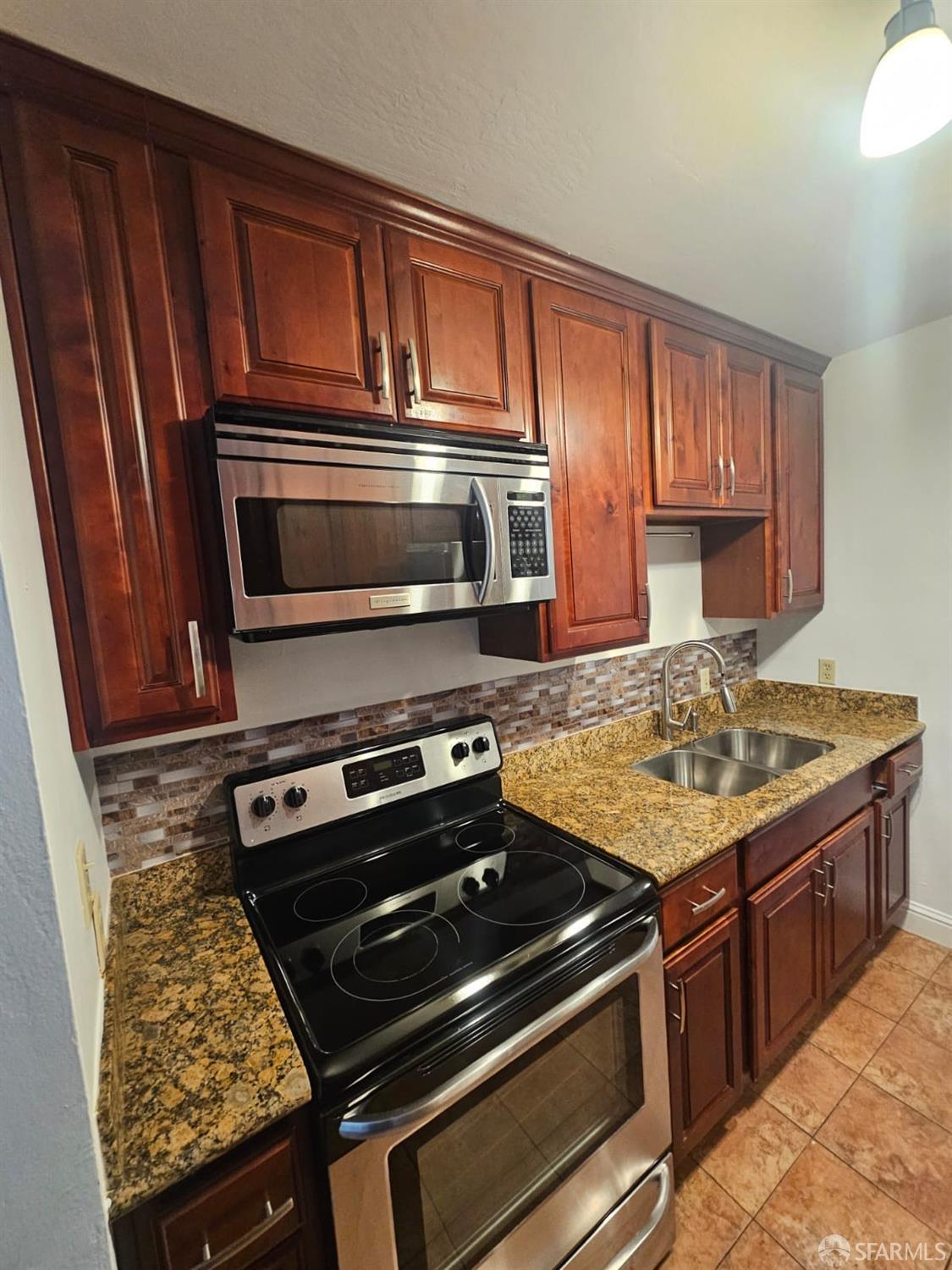 Detail Gallery Image 10 of 16 For 75 Western Shore Ln #1,  San Francisco,  CA 94115 - 2 Beds | 1 Baths